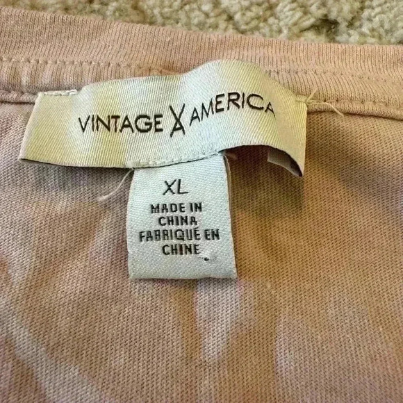 Pink t shirt with embroidered strawberries XL - Picture 3 of 5